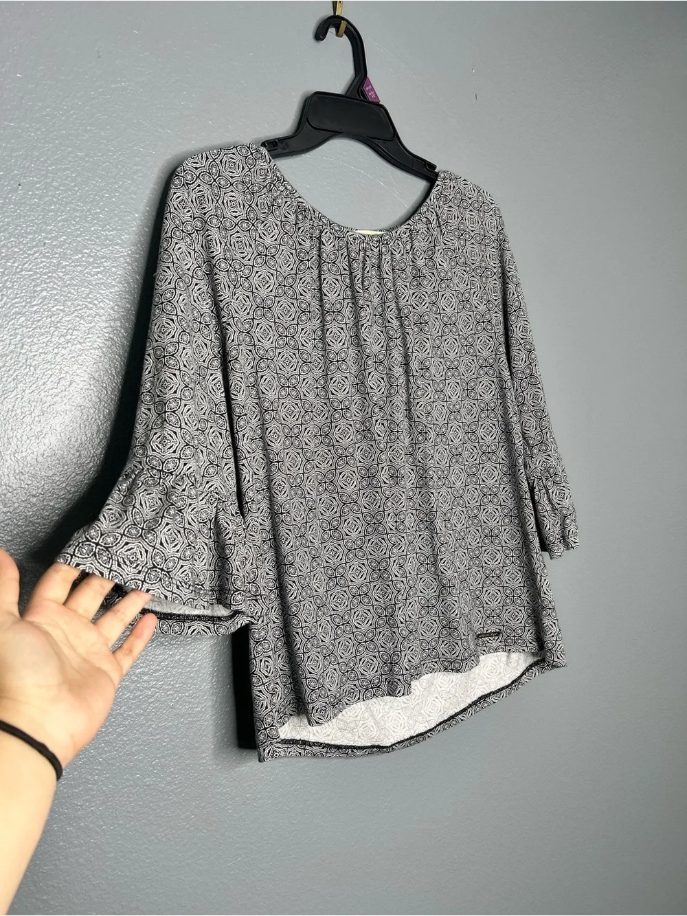 Michael Kors Cotton Modal Black & White Geometric Bell-Sleeve Blouse size Large